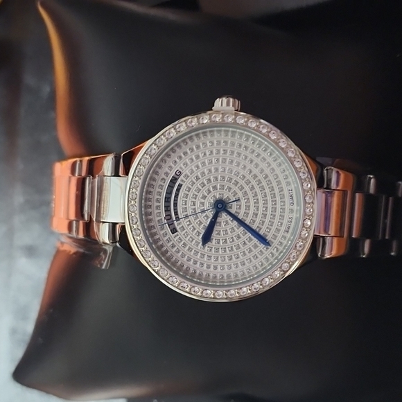 NWT LUXURY WOMAN'S SYMPHONY QUARTZ 32MM WATCH - Picture 3 of 4